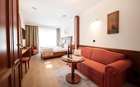 Boutiquehotel WEINSPITZ&Weingut STRAWANZER Donabaum